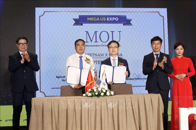 Vietnam, RoK ink MoUs on innovative startup, technology transfer support
